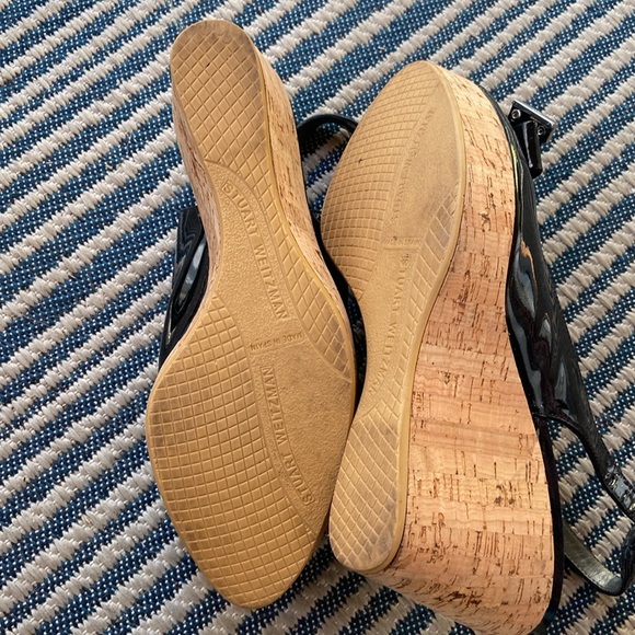 STUART WEITZMAN Black Bodajean Bow Patent Leather Wedge Sandals - Picture 10 of 10